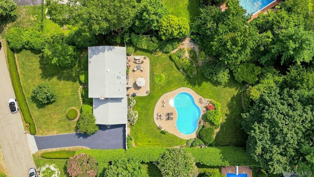 7 Bayberry Lane, Northport, NY 11768