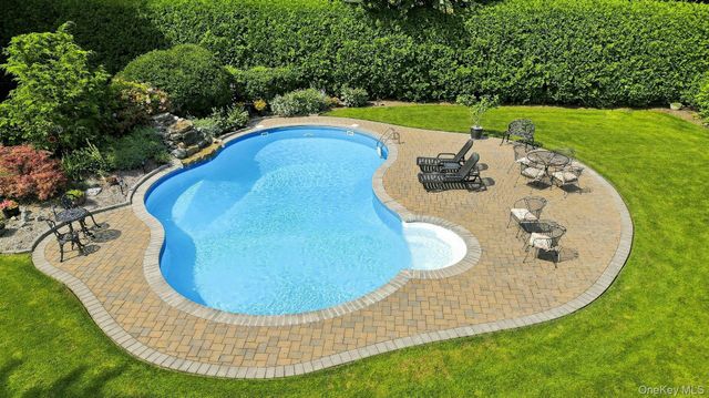 7 Bayberry Lane, Northport, NY 11768