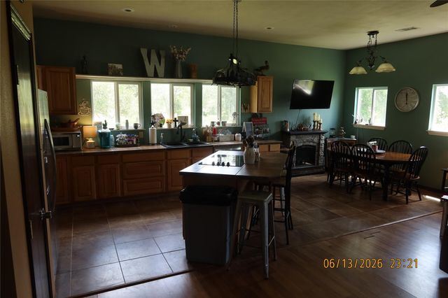 1028 Gun Rose Lane, Columbus, TX 78934