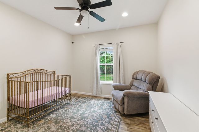 33 King Arthur Dr, Paris, TN 38242