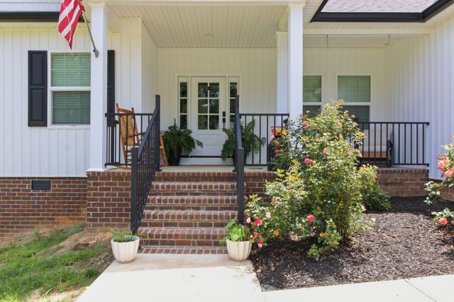 33 King Arthur Dr, Paris, TN 38242