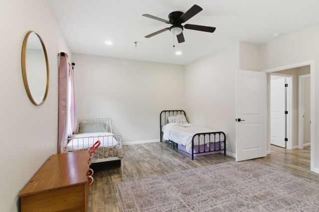 33 King Arthur Dr, Paris, TN 38242