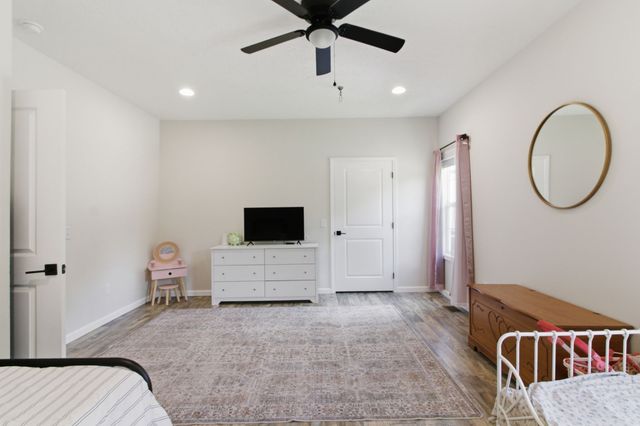 33 King Arthur Dr, Paris, TN 38242