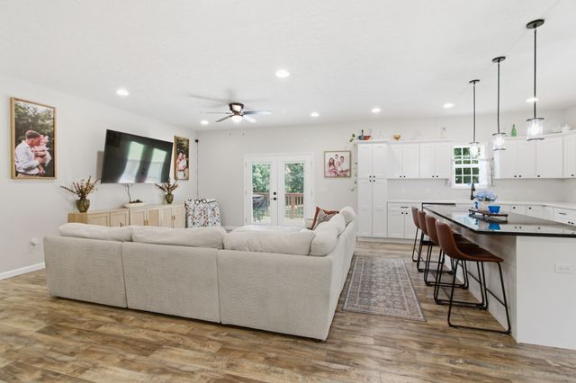 33 King Arthur Dr, Paris, TN 38242