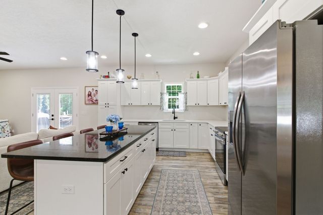 33 King Arthur Dr, Paris, TN 38242