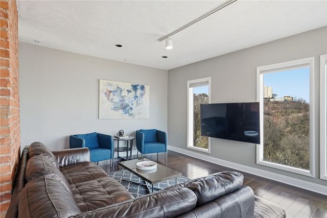 310 Cola St, Mt Washington, PA 15203