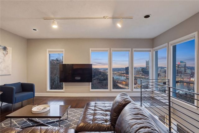 310 Cola St, Mt Washington, PA 15203