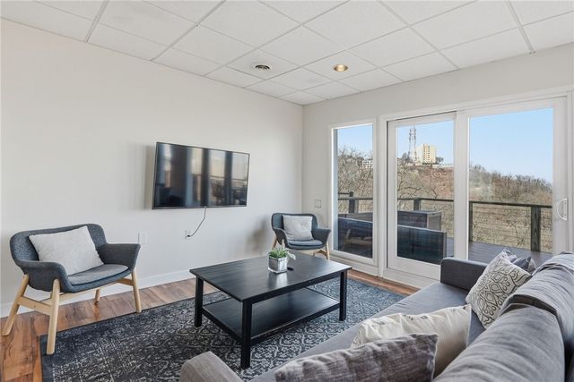 310 Cola St, Mt Washington, PA 15203