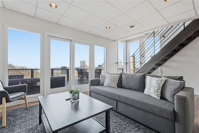 310 Cola St, Mt Washington, PA 15203