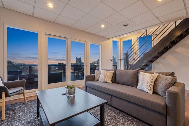 310 Cola St, Mt Washington, PA 15203