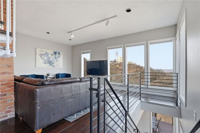 310 Cola St, Mt Washington, PA 15203