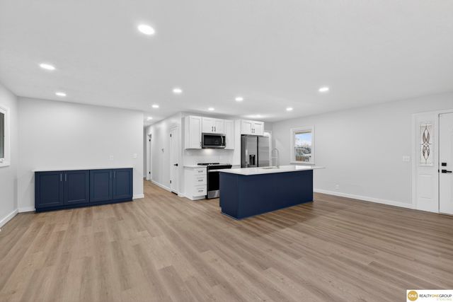 9206 Manderson Street, Omaha, NE 68134