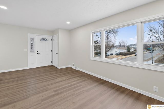 9206 Manderson Street, Omaha, NE 68134