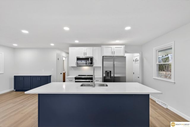 9206 Manderson Street, Omaha, NE 68134