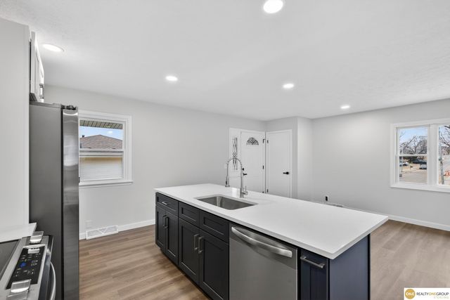 9206 Manderson Street, Omaha, NE 68134