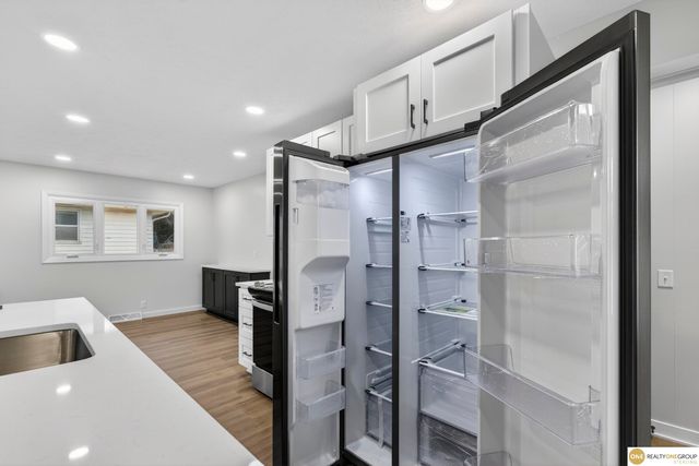 9206 Manderson Street, Omaha, NE 68134