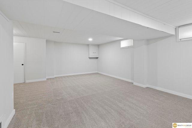 9206 Manderson Street, Omaha, NE 68134