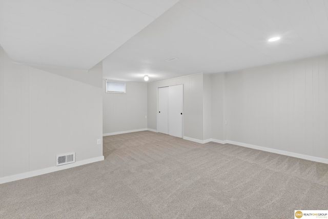 9206 Manderson Street, Omaha, NE 68134