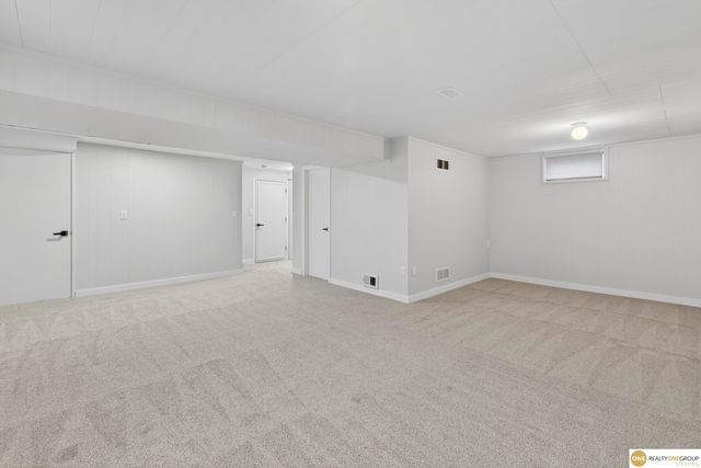 9206 Manderson Street, Omaha, NE 68134