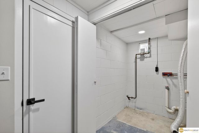 9206 Manderson Street, Omaha, NE 68134