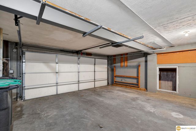 9206 Manderson Street, Omaha, NE 68134