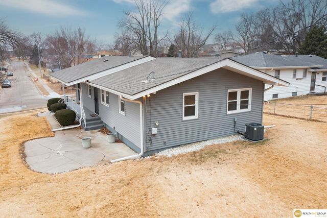 9206 Manderson Street, Omaha, NE 68134