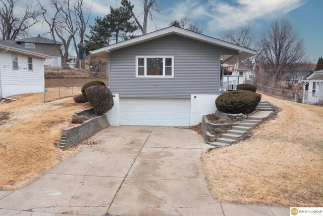 9206 Manderson Street, Omaha, NE 68134