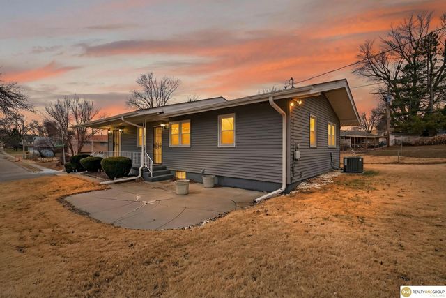 9206 Manderson Street, Omaha, NE 68134