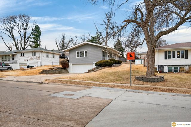 9206 Manderson Street, Omaha, NE 68134