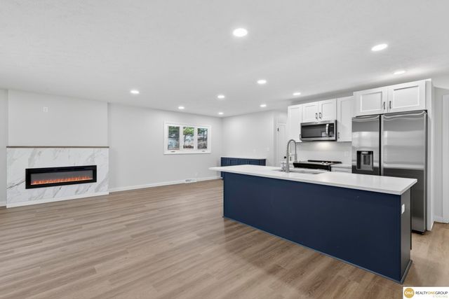 9206 Manderson Street, Omaha, NE 68134