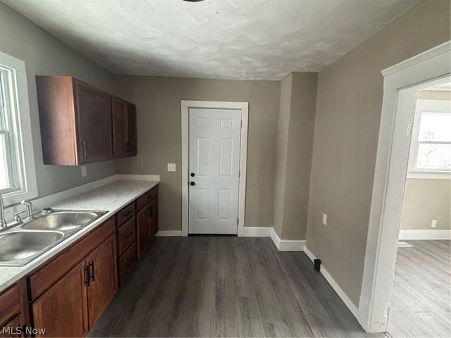 750 Brown Street, Akron, OH 44311