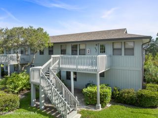 654 Centre Court SW 201, Vero Beach, FL 32962