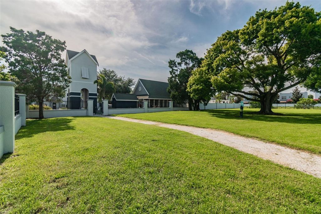 Image 42 of property listing at 4516 BAY SPRING COURT, Tampa, FL 33611