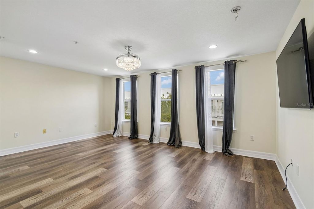Image 6 of property listing at 4516 BAY SPRING COURT, Tampa, FL 33611