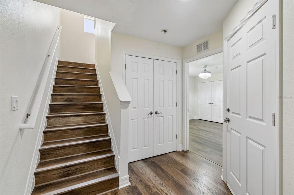 Image 9 of property listing at 4516 BAY SPRING COURT, Tampa, FL 33611