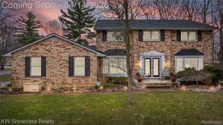 6144 Venice Drive, Commerce Charter Township, MI 48382