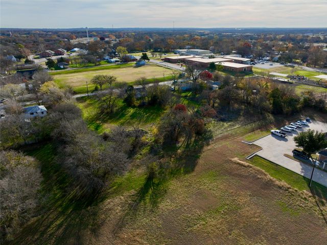 111 N Stadium Drive, Alvord, TX 76225