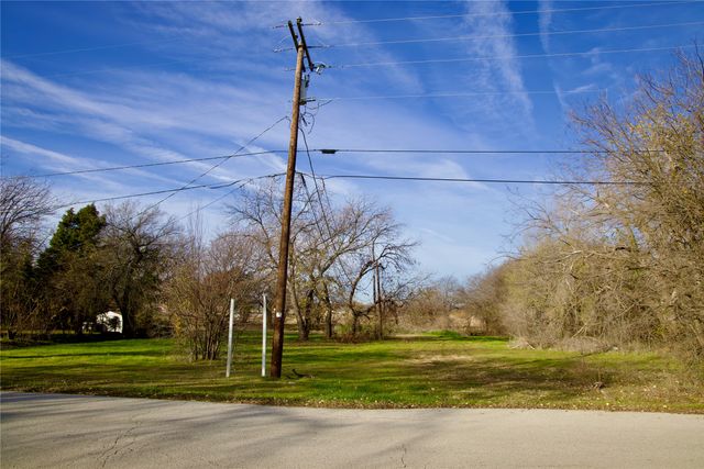 111 N Stadium Drive, Alvord, TX 76225