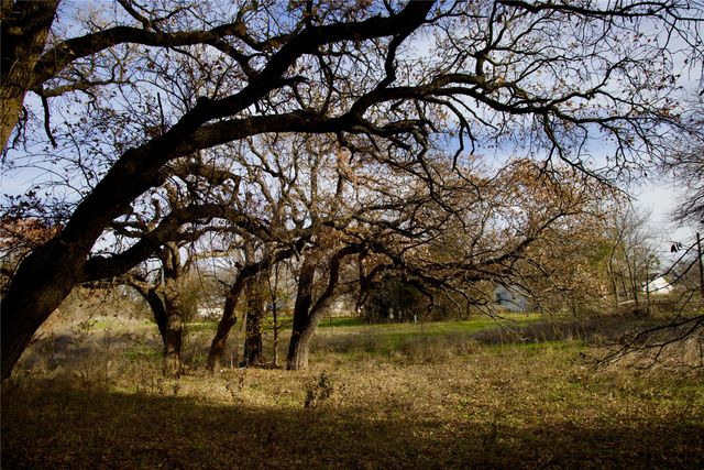 111 N Stadium Drive, Alvord, TX 76225