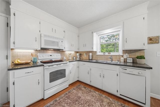 141 Marview Drive, Boonville, NC 27011