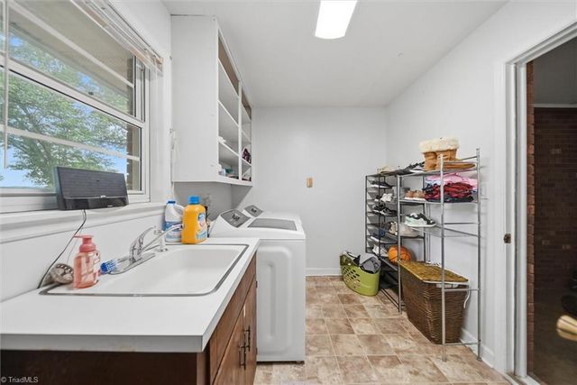 141 Marview Drive, Boonville, NC 27011