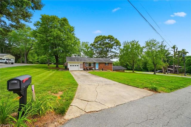 141 Marview Drive, Boonville, NC 27011