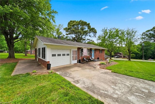 141 Marview Drive, Boonville, NC 27011