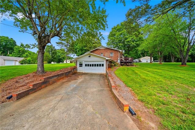 141 Marview Drive, Boonville, NC 27011
