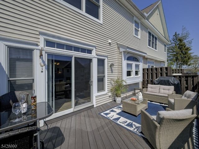 33 Catamaran Ct, Mount Arlington Boro, NJ 07856