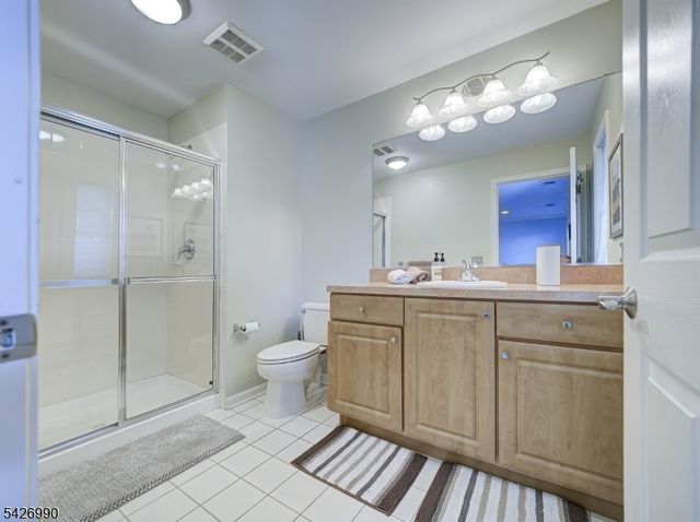 33 Catamaran Ct, Mount Arlington Boro, NJ 07856