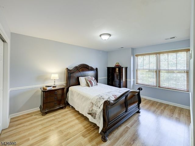 33 Catamaran Ct, Mount Arlington Boro, NJ 07856