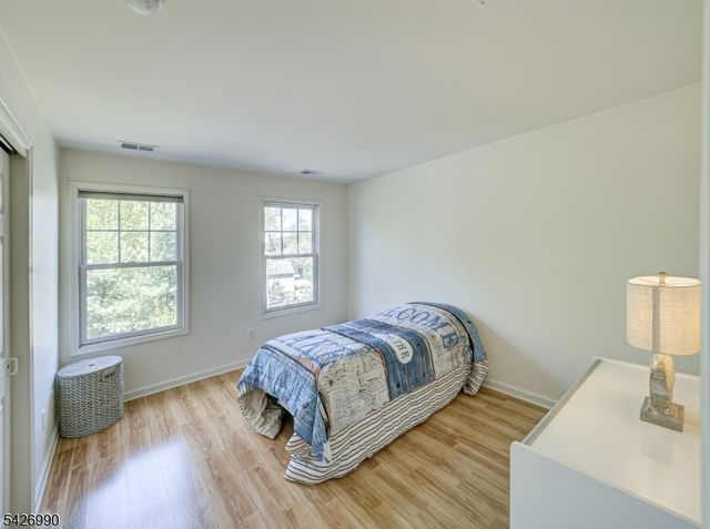 33 Catamaran Ct, Mount Arlington Boro, NJ 07856