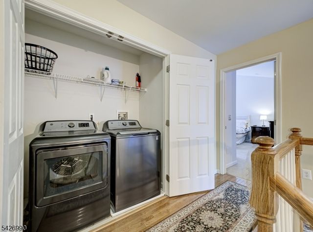 33 Catamaran Ct, Mount Arlington Boro, NJ 07856
