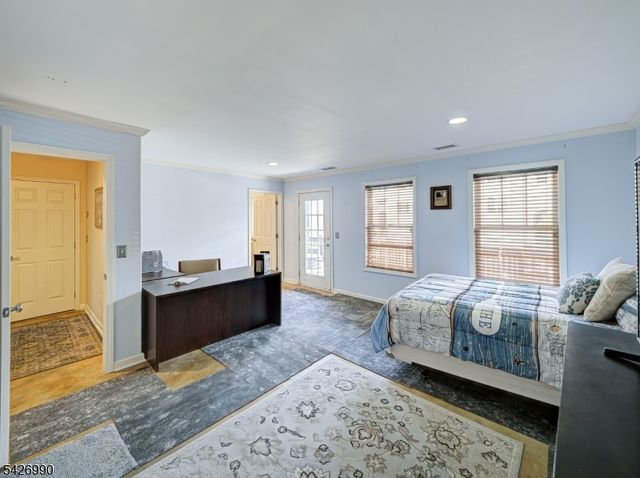 33 Catamaran Ct, Mount Arlington Boro, NJ 07856